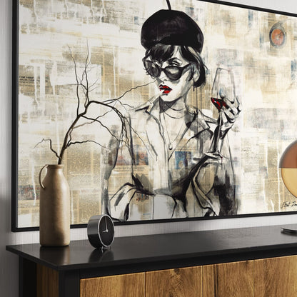 אישה עם כוס יין - לרוחב